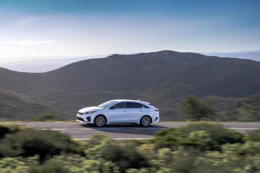  Kia ProCeed GT 2019 года  (фото 19 из 41)